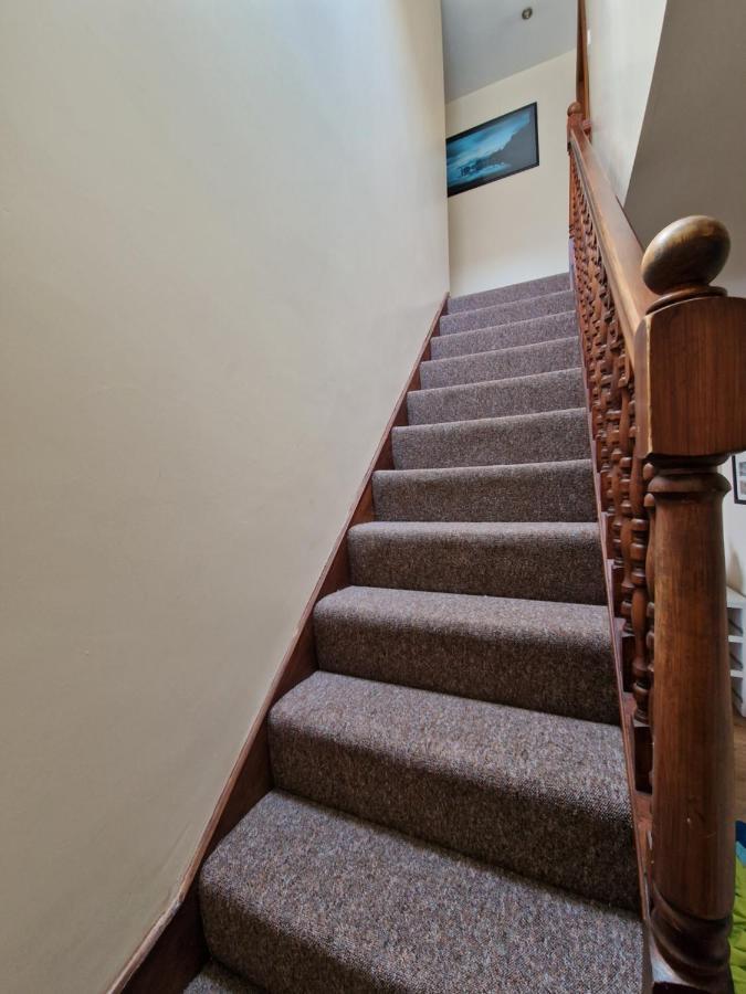 Chezzas Homestay Poole Exterior foto